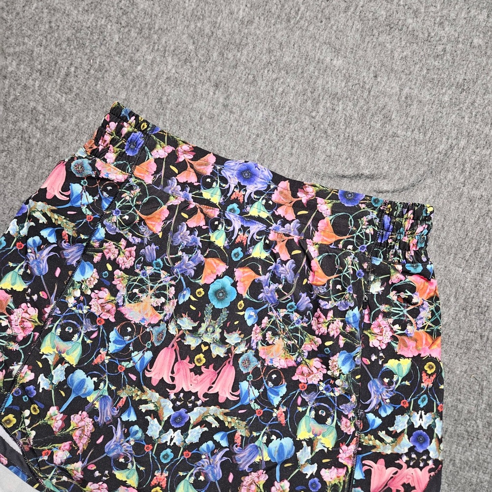 Lululemon Tracker Short V Women Size 6 Multi Floral Kaleidoscope Running 4"